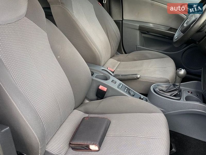 Хэтчбек SEAT Leon 2010 в Луцке