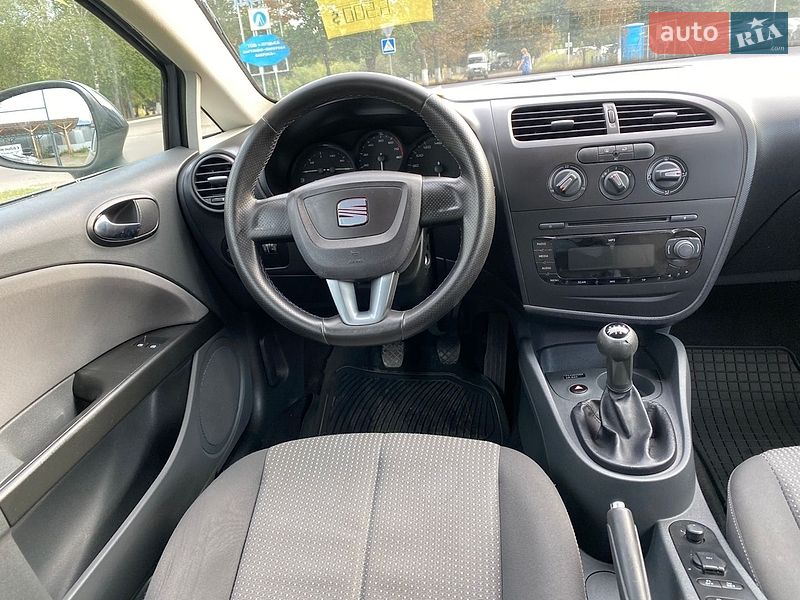 Хэтчбек SEAT Leon 2010 в Луцке