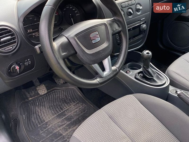 Хэтчбек SEAT Leon 2010 в Луцке