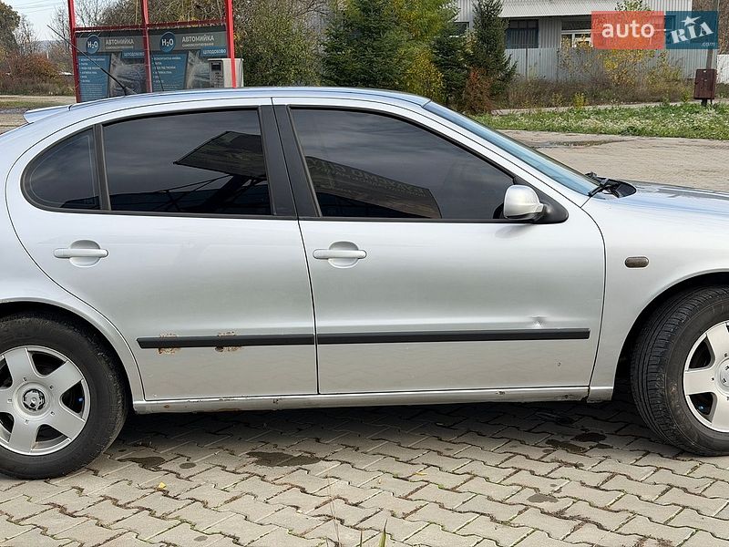 Хэтчбек SEAT Leon 2001 в Черновцах