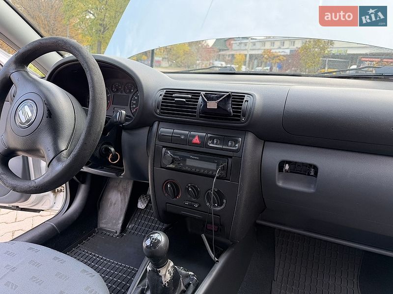 Хэтчбек SEAT Leon 2001 в Черновцах