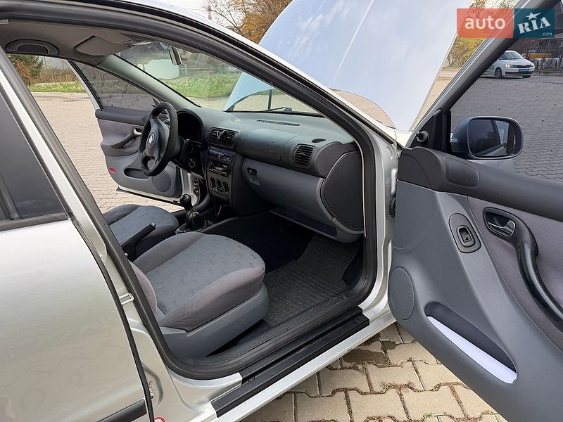 Хэтчбек SEAT Leon 2001 в Черновцах