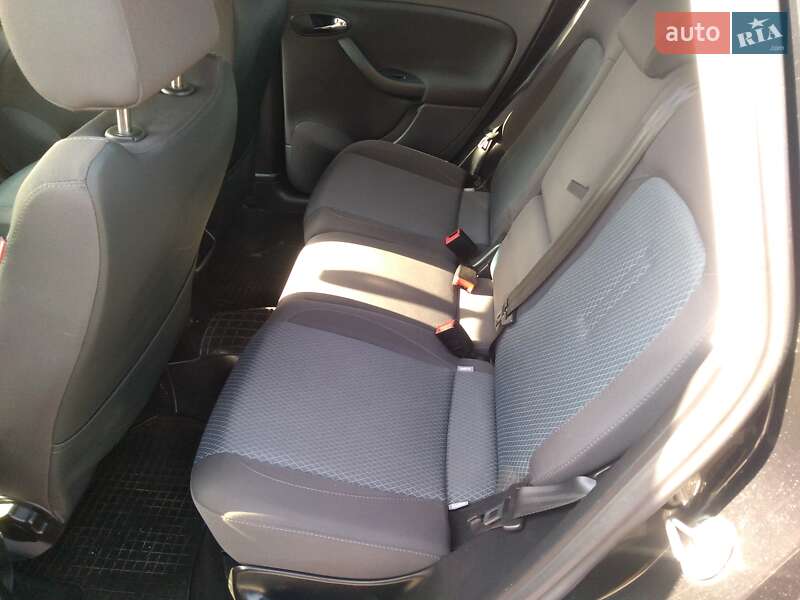 Мінівен SEAT Toledo