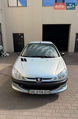 Характеристики Peugeot 206 Седан