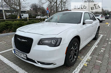 Характеристики Chrysler 300 Седан