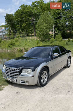 Характеристики Chrysler 300C Седан