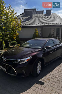 Характеристики Toyota Avalon Седан