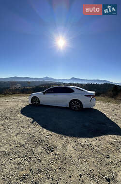 Характеристики Toyota Camry Седан