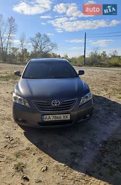 Характеристики Toyota Camry Седан