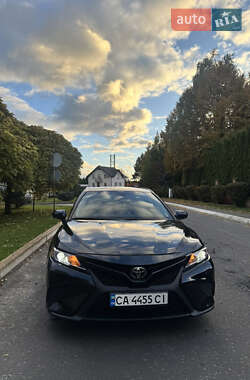 Характеристики Toyota Camry Седан