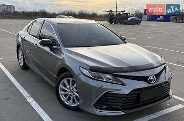 Характеристики Toyota Camry Седан