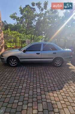 Характеристики Mitsubishi Carisma Седан