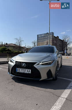 Характеристики Lexus IS Седан