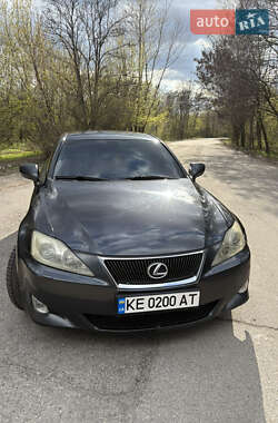 Характеристики Lexus IS Седан