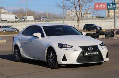 Характеристики Lexus IS Седан