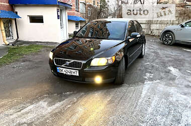 Характеристики Volvo S40 Седан