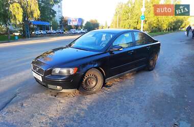 Характеристики Volvo S40 Седан