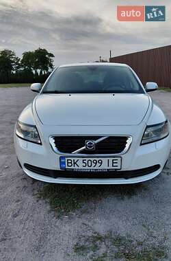 Характеристики Volvo S40 Седан
