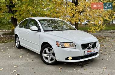 Характеристики Volvo S40 Седан