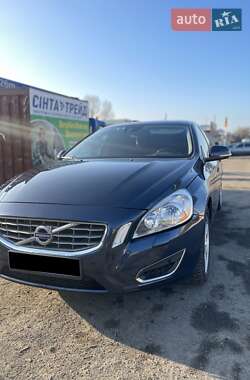 Характеристики Volvo S60 Седан