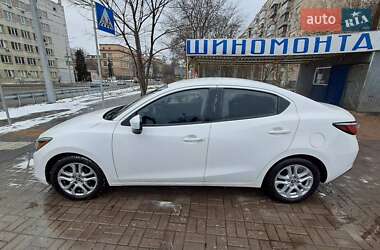 Характеристики Toyota Yaris Седан