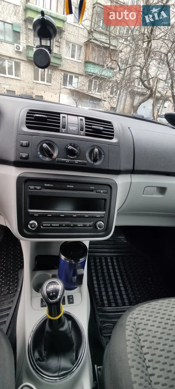 2010 Skoda Fabia - мініатюра 3