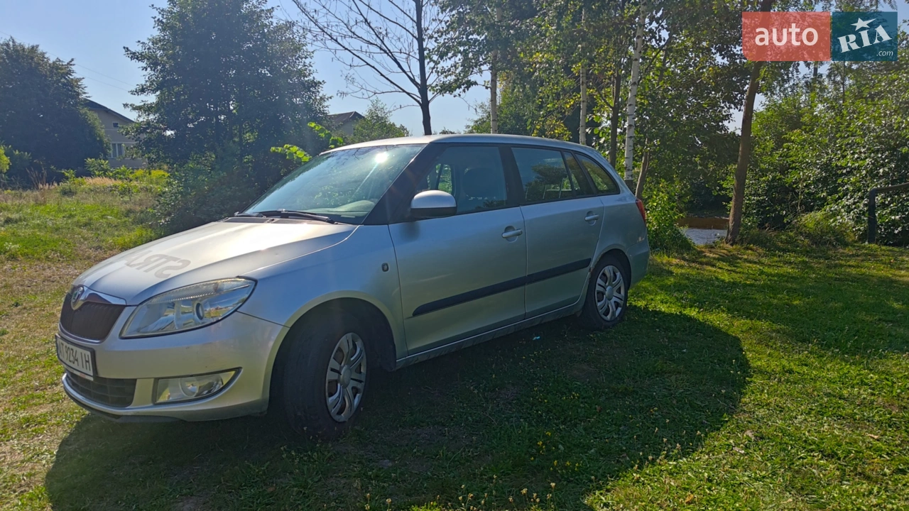 2011 Skoda Fabia - мініатюра 3