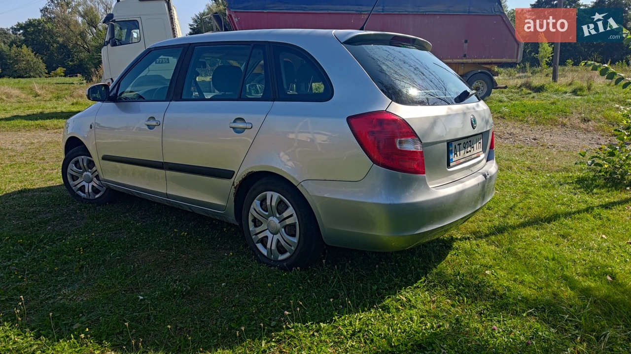 2011 Skoda Fabia - мініатюра 4