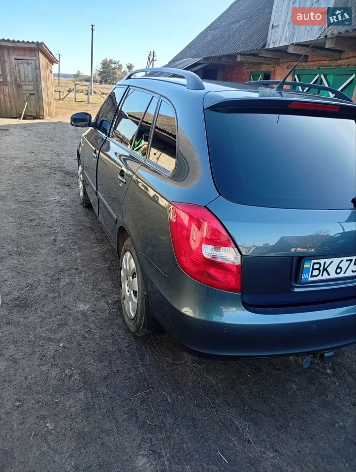2010 Skoda Fabia - мініатюра 3