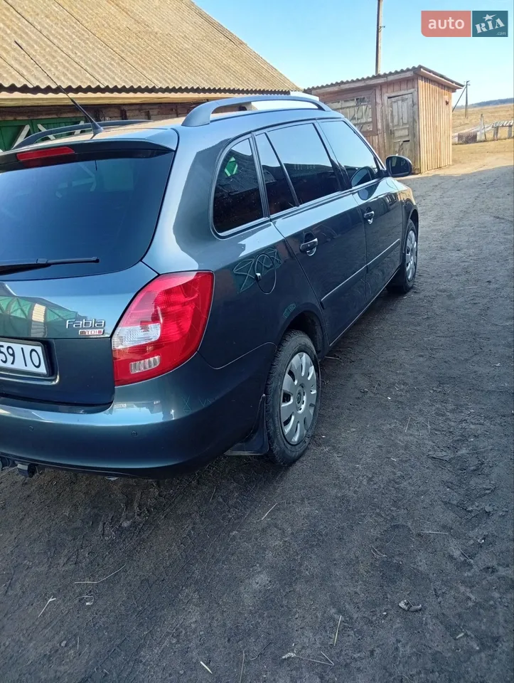 2010 Skoda Fabia - мініатюра 4