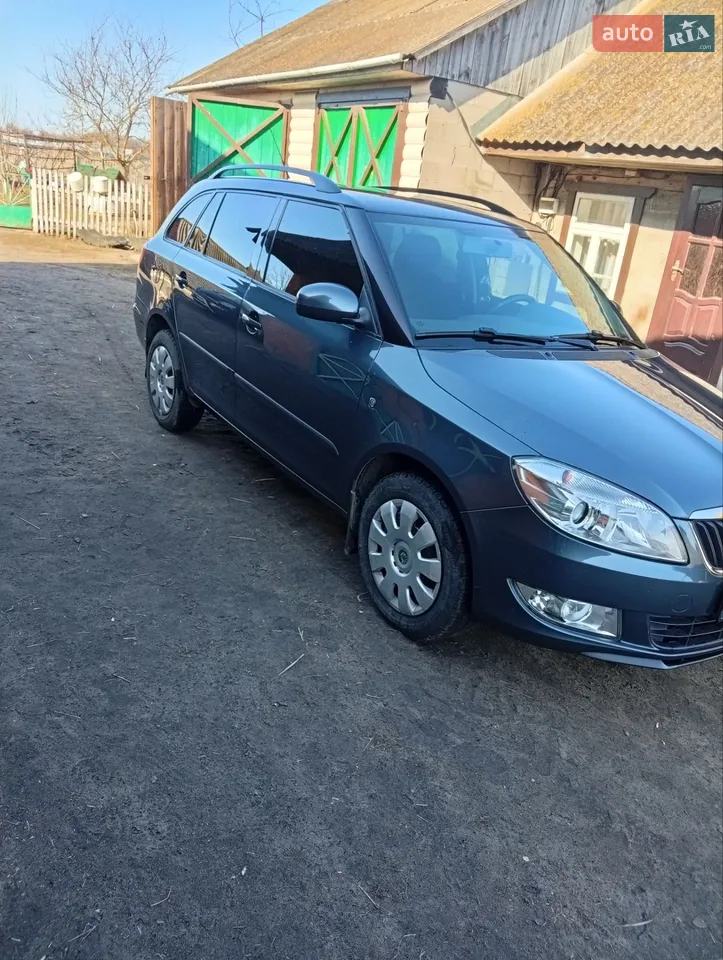 2010 Skoda Fabia - мініатюра 5