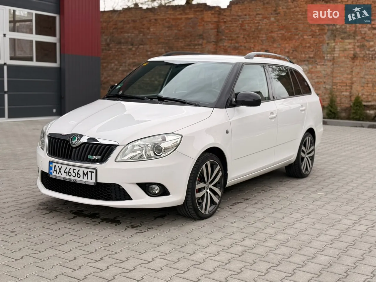 2011 Skoda Fabia - мініатюра 2