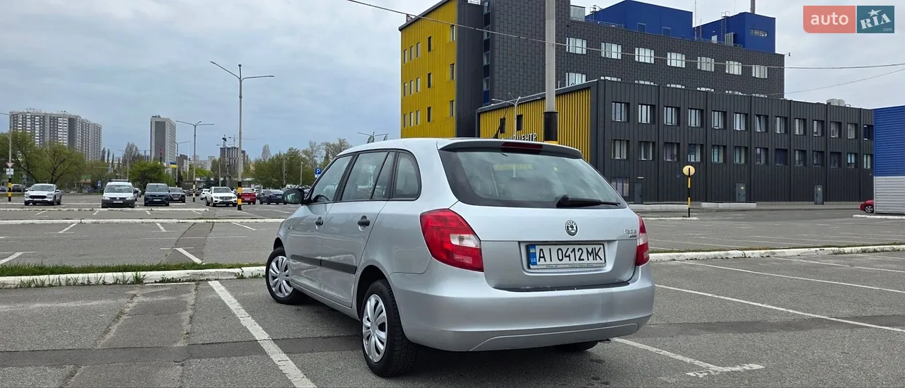 2010 Skoda Fabia - мініатюра 3