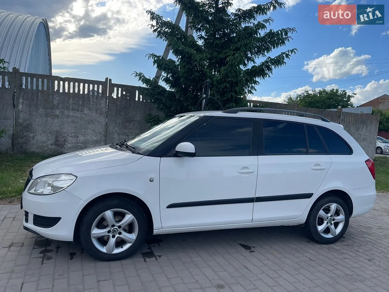2012 Skoda Fabia - мініатюра 2