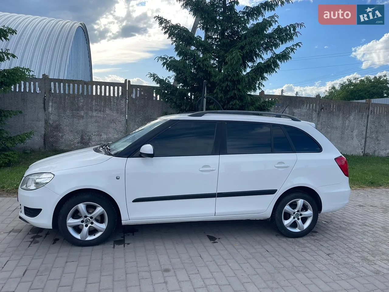 2012 Skoda Fabia - мініатюра 3