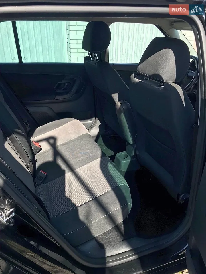 2011 Skoda Fabia - мініатюра 4