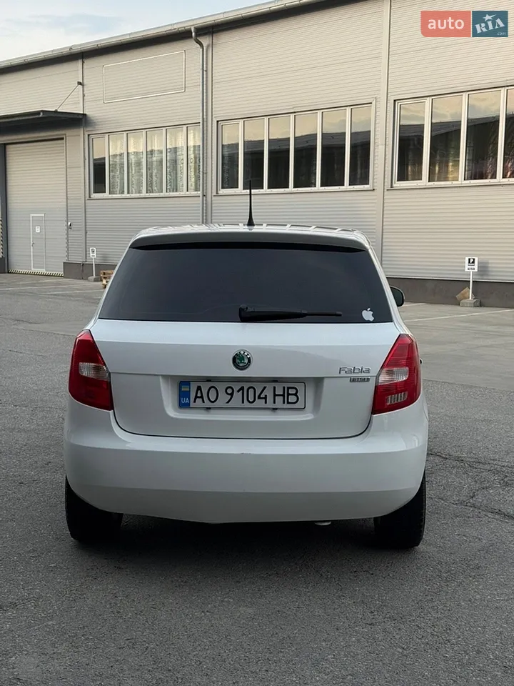 2011 Skoda Fabia - мініатюра 4
