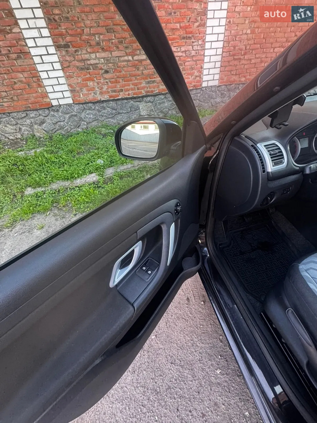 Skoda Fabia 2009 VIN TMBGC25J2A3014193 фото оголошення 3 з 12