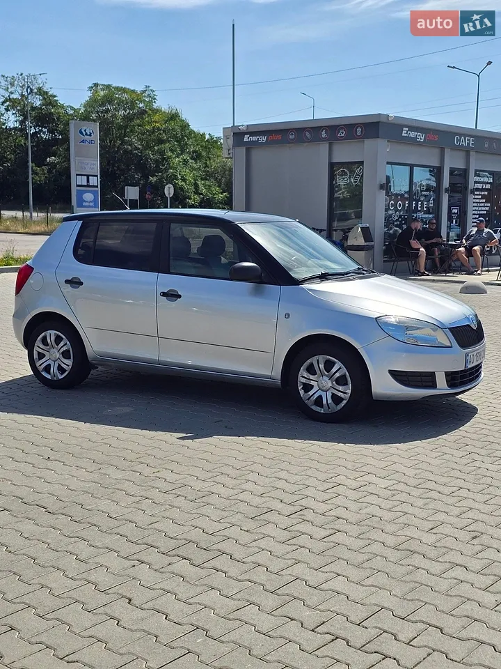2012 Skoda Fabia - мініатюра 2