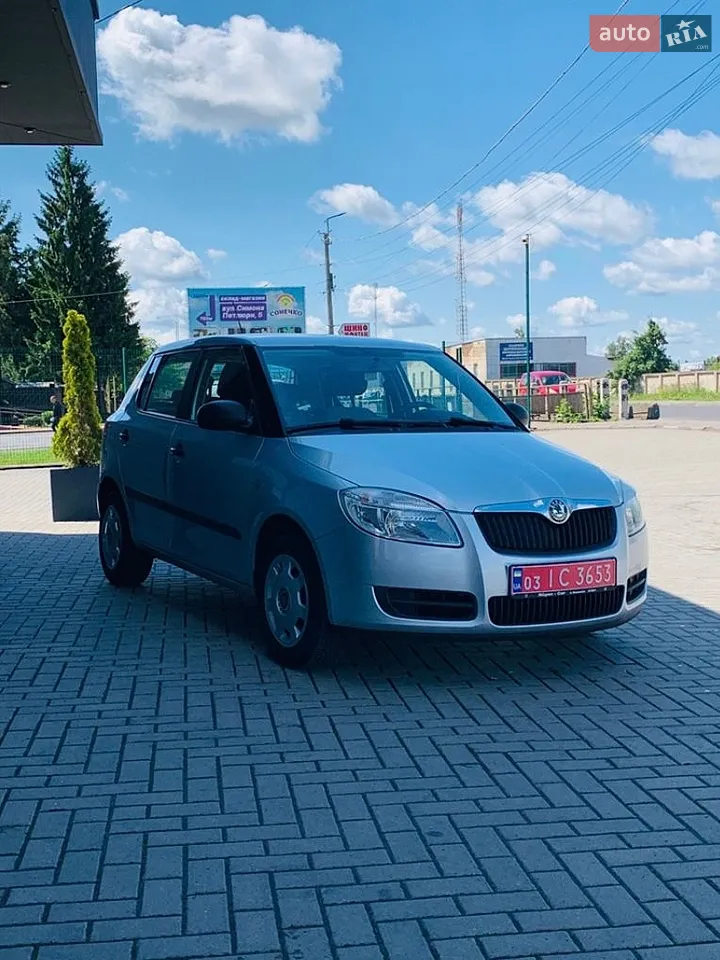 2010 Skoda Fabia - мініатюра 2