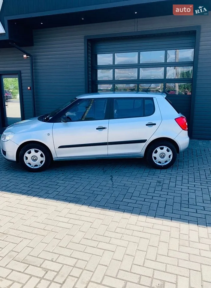 2010 Skoda Fabia - мініатюра 5