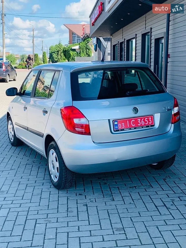 2010 Skoda Fabia - мініатюра 3