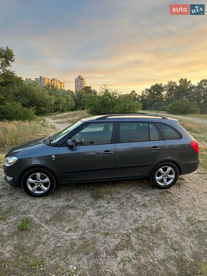 2011 Skoda Fabia - мініатюра 4