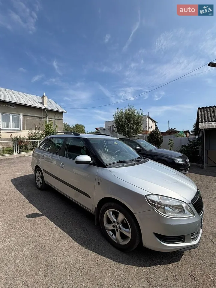 2012 Skoda Fabia - мініатюра 2