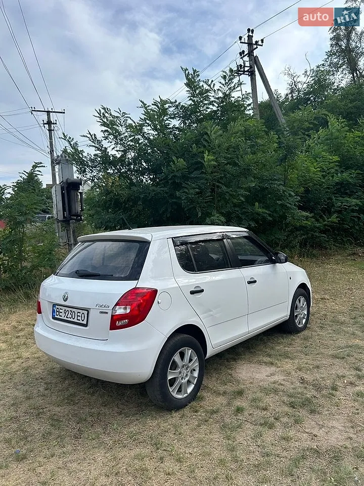 2012 Skoda Fabia - мініатюра 3