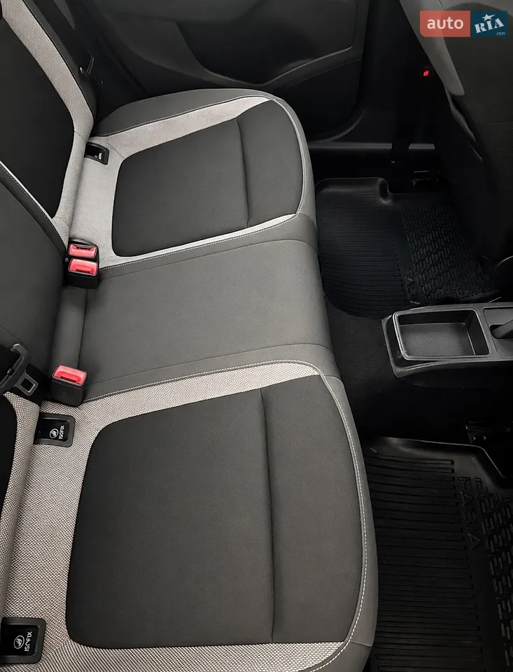 2017 Skoda Fabia - мініатюра 2