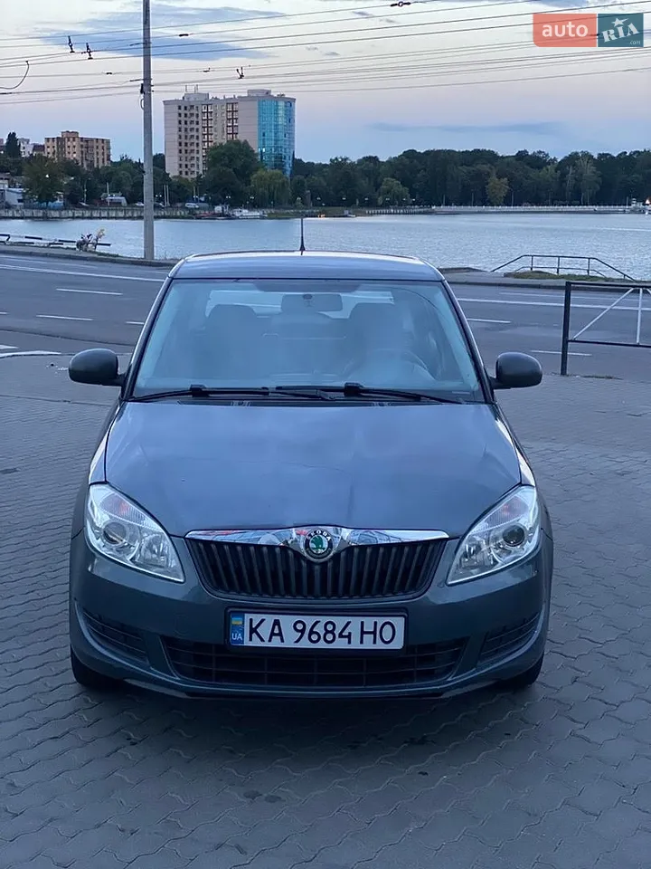 2010 Skoda Fabia - мініатюра 5