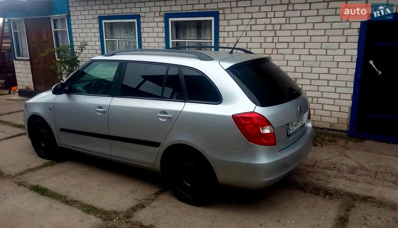 2010 Skoda Fabia - мініатюра 2