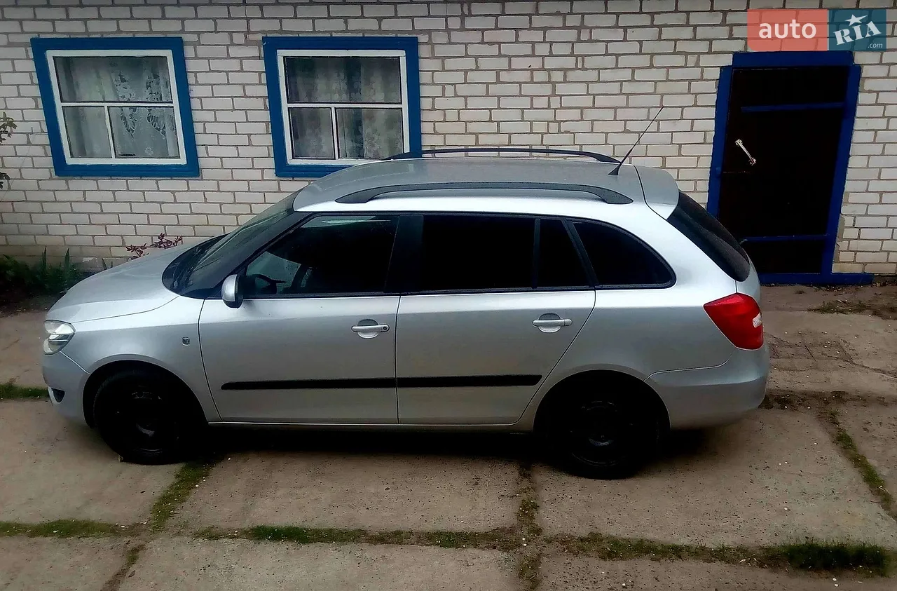2010 Skoda Fabia - мініатюра 4
