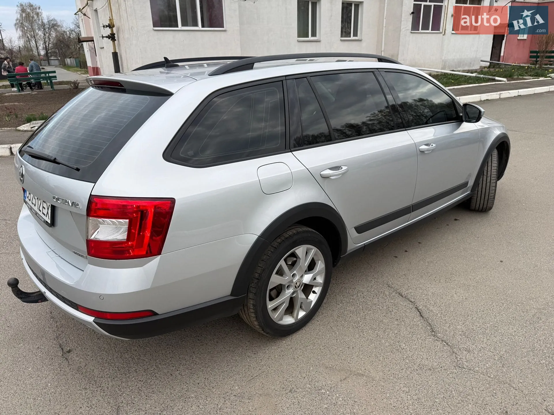 Skoda Octavia Scout 2016 VIN TMBLK7NE9H0147093 фото оголошення 4 з 9